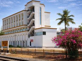 Hotel Golden Retreat - At Anand Railway Station, hotel ad Ānand