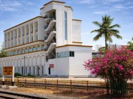 Hotel Golden Retreat - At Anand Railway Station