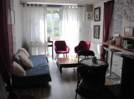 Les Échelles में, होटल Appartement en rez-de-chaussée au coeur d'un village