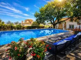 Casa Rural con piscina privada y jardines - LA CASILLA