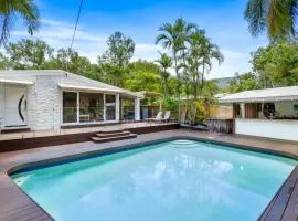 Clifton Beach Family Retreat with Pool