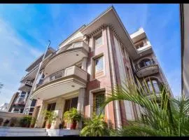 Royal Residence Golf Course Road