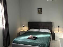 Zeus Guest House, hotelli kohteessa Divjakë