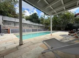 Midtown Oasis - Sleeps 9