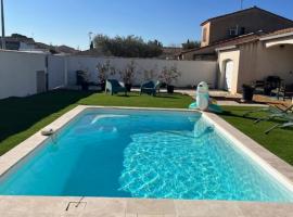 Maison paisible avec piscine privée, hotel a Bouillargues