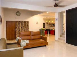 Rushikonda에 위치한 호텔 Coastique Villa 10 Min Drive to Rushikonda Beach