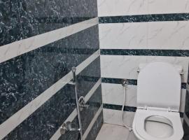 Mayank hotel & Restaurant, hotell i Rudraprayāg