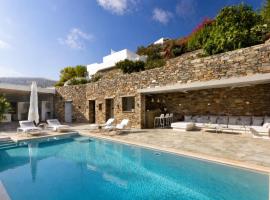 Luxury 5BR Villa with Private Pool, Outdoor Kitchen & Views in Tinos, hotel en Agápi