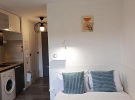 MANHATTAN Studio climatisé Balcon Ensoleillé Parking proche Montpellier – hotel w mieście Grabels