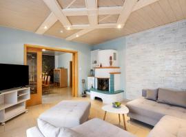 Familienhaus mit riesigem Garten, hotel din Arnsdorf