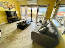 Island Couples Retreat - 1 Bed Condo in Red Hook, hotel a Nazareth