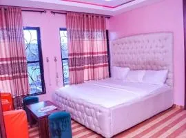 Eight 16 Executive Lounge