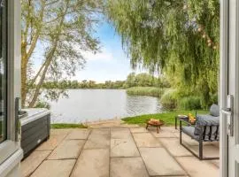 2 Elm Water lakeside hideaway