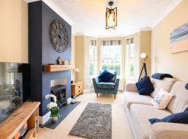 Dog-Friendly Seaside Cottage for 5 by Pakefield Beach: Pakefield şehrinde bir otel