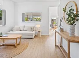 Stylish Coffs Central Retreat, Near Beach, Sleep 6