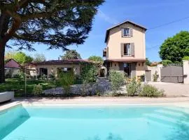 Clos du Cèdre - High-End Family Home with Spacious Garden Pool Parking