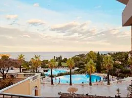 Cap Esterel 2 pièces Climatisé Vue Mer et piscines Réf E1 220