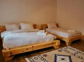 Mountain Vista Guesthouse Shkafi