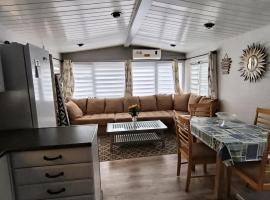 Mobilhome rénove climatisé - 10min plage - Mimizan, hotel i Mimizan