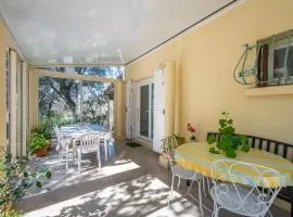 Les Charmettes - Terrasse et grand jardin