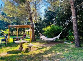 Villa 110m2, 7 pers, Jacuzzi , 3 chambres, terrain clos et arboré 2500m2 – hotel w mieście Trèbes