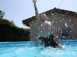Villa complète neuve, piscine privée et billard
