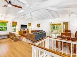 5 bed house walk to shops beach and restaurants
