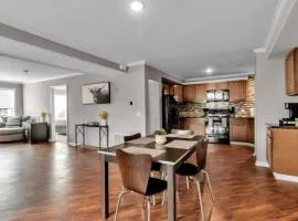 Modern 3 Bedroom, 3 Bath First-Floor Stay
