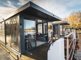 Rode Houseboat Zwartsluis