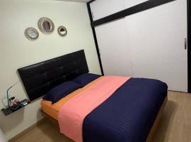 Habitación en apartamento compartido frente a Maiquetía!, hotel di Maiquetia