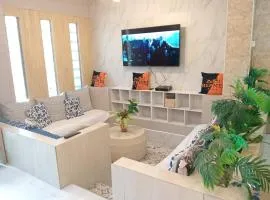 Comfortable 2-Story Home for Families & Groups