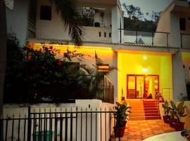 Rushikonda에 위치한 호텔 Coastique Villa 10 Min Drive to Rushikonda Beach