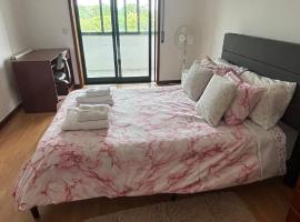 Quarto duplo com varanda no centro de Viseu, Hotel in Viseu