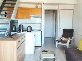 40m AC Studio with Balcony & Parking