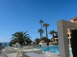 Monaco, elegant apt ideal for 2 with Luxury Terrace, Pool & Garden View, 15min walk to GP