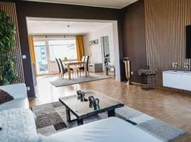 Große moderne Designer-Wohnung für Urlaub und Business - 3 Schlafzimmer, Küche, Büro, Terrasse und 2 kostenlose Parkplätze