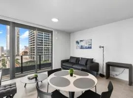 Prime Downtown Stay with Sweeping City Views
