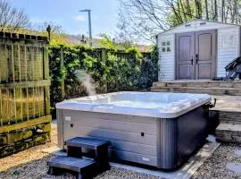 Finlay's Holmfirth - Apartment with Hot Tub
