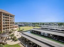 Waterfront Condo for 4 with Resort Pool & Lake View
