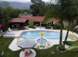 Finca familiar con piscina y naturaleza en Viterbo: Viterbo'da bir otel