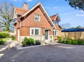 Victorian Gatehouse, Sleeps 11, Garden & Parking