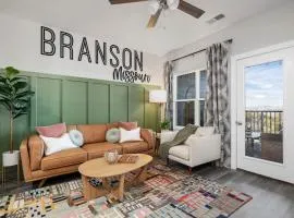 Heart of Branson Mins to SDC Arcade Pools King beds