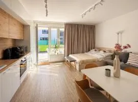 Kawa na Tarasie - Nowoczesny Apartament w Augustowie z Parkingiem - Blisko lasu i jezior
