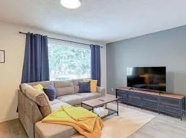 Cozy 2 Bedroom Suite Near Ctrain Mall and Downtown