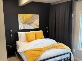Luxurious and Cozy 1 Bedroom Basement Suite Patio