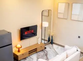 Monstera Living 1BR AC Near Beach & Cafés