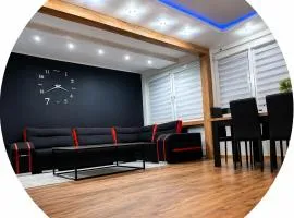 Ekskluzywny Apartament w Centrum z Klimatyzacją i Balkonem