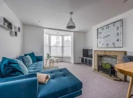 Modern Seaside Flat - Pass the Keys