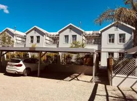 Fay's huisie & pool in lovely Riebeek-Kasteel