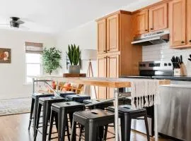 Newly Renovated Steps to Bars & Restaurants